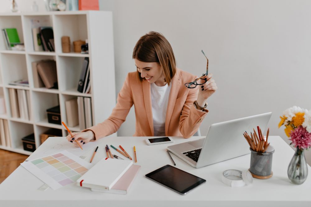 Transforme seu ambiente de trabalho com organização eficiente: Ferramentas e métodos revelados