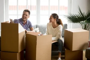 Onde guardar móveis duplicados ao morar junto - Guardeaju